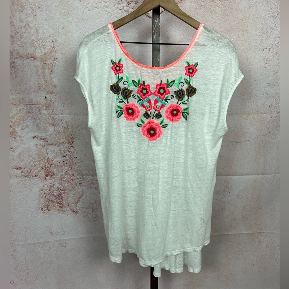 Embroidered Floral Scoop Neck Women’s Top - White with Pink Accents